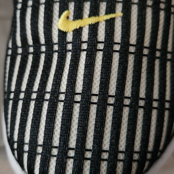 Nike - Picture 3 of 16